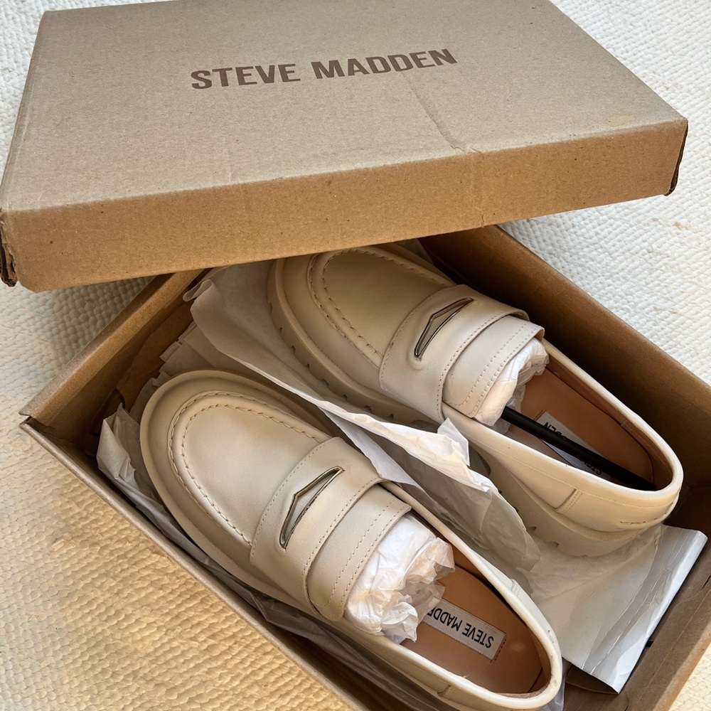 Steve Madden Cream Loafers women’s